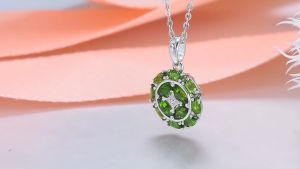 Lohaspie Đồ Trang Sức Bất 1.5 Carats Mặt dây chuyền bạc 925 Ban Đầu Tự Nhiên Chrome Diopside Mặt Dây Chuyền Marquise đá quý cắt Mặt dây chuyền Đá sinh nhật Cho trang sức nữ