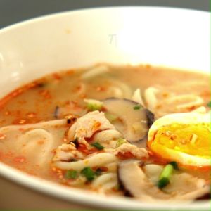 Spicy Chili Oil 香辣/麻辣 辣椒油  火锅饺子拌面酱  Hotpot Dumpling Dipping Sauce Minyak/Sos Cili Hot Numb Spicy(No Pork/Lard/Alcohol) Can use in variety of food take your taste buds on a flavorful journey.为食物增添口感，提升味蕾的享受