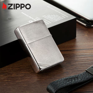 Zippo 230 ไฟแช็กสกัด Windproof ไม่มีเชื้อเพลิง ด้วย Zippo Logo แบบ Brushed Chrome สำหรับบรุงความสวยงาม สุดท้าย