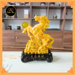 Tượng Ngựa Đứng Phong Thủy màu vàng tượng ngựa đứng trên thỏi vàng Trang trí decor Sức Mạnh Ổn Định Thăng Tiến Diệu Tâm