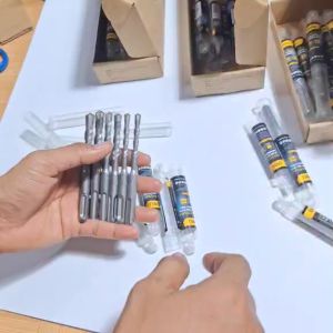 Mũi khoan bê tông 4 cạnh chuôi gài Deli chắc chắn dài 11cm