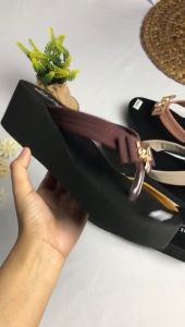 Desain Trendy Wanita: Sandal Wedges Pita Depan Rie-Rie Collection