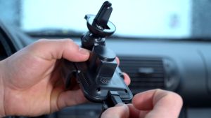 Giá đỡ điện thoại tích hợp sạc không dây trên ô tô 15W Choetech T201-F kèm 3 đầu sạc hít nam châm đa năng (Lightning Micro Type C)