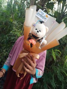 Buket boneka wisuda free selempang Happy Graduation/ Buket boneka/ buket wisuda/ buket ulang tahun
