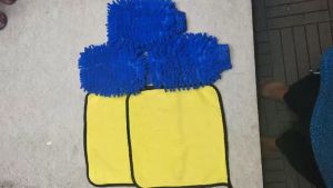 1 hộp gồm 3 găng tay xúc tu (san hô) 2 khăn kích thước 30 cm x30cm tiện lợi dễ sử dụng