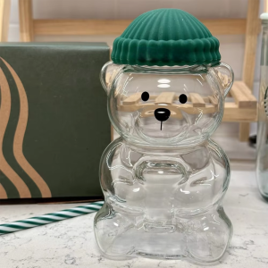 Popular Christmas bear-shaped high borosilicate glass straw cup with lid high temperature resistant cartoon cup