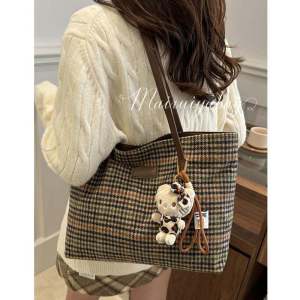 กระเป๋าสตางค์ทรงถุง Tote Bag สำหรับผู้หญิง ทรงลำลอง ความจุขนาดใหญ่ ลายสก็อต กระเป๋าสะพายไหล่ข้างเดียวสำหรับเดินทางไปทำงานในฤดูใบไม้ร่วงและฤดูหนาว