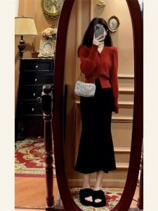 เสื้อสเวตเตอร์คอวีสีแดงสไตล์ย้อนยุคสำหรับผู้หญิง เสื้อคาร์ดิแกนแขนพองกระชับสัดส่วน เสื้อคลุมยาวปานกลาง แขนยาว ปกติ