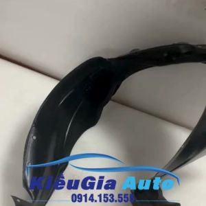 CHẮN BÙN LÒNG DÈ (CUA LỐP) TRƯỚC MAZDA 323 2001-2004