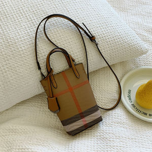 ทันสมัย ลายสก็อต Retro ผู้หญิง กระเป๋าถือไหล่เดี่ยวกระเป๋าสะพายข้างกระเป๋าโทรศัพท์มือถือ High-End Sensation ขนาดเล็ก เฉพาะกลุ่ม 2024 รุ่นใหม่