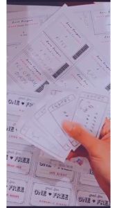 (25pcs) Kupon Cinta / Tiket Cinta / Tiket Date / Ide Date / Souvenir / Hadiah Pacar / Hadiah Valentine\\n\\n Apa itu Kupon Cinta?\\n\\nKupon Cinta adalah sebuah konsep romantis yang menghubungkan Anda dan pasangan Anda melalui serangkaian pengalaman yang dijanjikan dalam bentuk kupon. Ini bisa menjadi cara yang unik dan menyenangkan untuk memperkuat hubungan Anda dan menciptakan kenangan yang tak terlupakan.\\n\\n Manfaat Kupon Cinta dalam Hubungan\\n\\nDengan menggunakan Kupon Cinta, Anda dapat memperkuat hubungan Anda dengan pasangan dan menciptakan momen spesial bersama. Beberapa manfaat dari Kupon Cinta termasuk:\\n\\n- Membangun komunikasi dan keintiman\\n- Menciptakan kenangan yang tak terlupakan\\n- Memperkuat ikatan emosional\\n- Meningkatkan rasa percaya diri dan kebahagiaan\\n\\n Cara Menggunakan Kupon Cinta untuk Pacar\\n\\nBerikut adalah beberapa langkah sederhana untuk menggunakan Kupon Cinta:\\n\\n1. Pilih aktivitas atau pengalaman yang ingin Anda berikan kepada pasangan Anda.\\n2. Tulis kupon dengan detail tentang apa yang akan dilakukan dan kapan.\\n3. Berikan kupon kepada pasangan Anda sebagai hadiah.\\n4. Bersiaplah untuk menikmati waktu bersama!\\n\\n Souvenir Cinta untuk Pasangan: Inspirasi Unik\\n\\nSouvenir Cinta adalah hadiah yang dapat Anda berikan kepada pasangan Anda sebagai ungkapan cinta dan kasih sayang. Beberapa ide unik termasuk:\\n\\n- Buku harian cinta\\n- Bunga buatan tangan\\n- Baju pasangan\\n\\n Tiket Date Romantis: Pengalaman yang Tidak Terlupakan\\n\\nTiket Date Romantis adalah cara yang sempurna untuk memberikan pengalaman yang tak terlupakan kepada pasangan Anda. Beberapa ide termasuk:\\n\\n- Makan malam romantis di restoran favorit\\n- Pemandangan matahari terbenam di pantai\\n- Menonton film romantis bersama\\n\\n Hadiah Valentine Berkualitas: Pilihan yang Tepat\\n\\nHadiah Valentine Berkualitas adalah cara yang sempurna untuk menunjukkan cinta dan kasih sayang Anda kepada pasangan Anda. Beberapa pilihan termasuk:\\n\\n- Aksesori fashion\\n- Parfum\\n- Aroma terapi\\n\\n Ide Date Menarik untuk Kupon Cinta\\n\\nBerikut adalah beberapa ide date menarik yang dapat Anda gunakan untuk Kupon Cinta:\\n\\n Aktivitas Romantis untuk Kupon Date\\n\\n- Membuat makanan favorit pasangan\\n- Bermain game bersama\\n- Melihat bintang-bintang di malam hari\\n\\n Makanan & Minuman Spesial untuk Kupon Date\\n\\n- Makan malam romantis di rumah\\n- Picnic di taman\\n- Teh atau kopi spesial\\n\\n Aktivitas Luar Ruangan untuk Kupon Date\\n\\n- Berjalan-jalan di taman\\n- Menyewa sepeda\\n- Bermain bola voli di pantai\\n\\nDengan menggunakan Kupon Cinta, Anda dapat memperkuat hubungan Anda dengan pasangan dan menciptakan kenangan yang tak terlupakan. Jangan ragu untuk mencoba ide-ide ini dan menemukan cara baru untuk mengekspresikan cinta Anda kepada pasangan Anda!\"