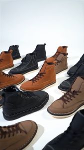 NZL035 Lion Mostrend x Nazreal Sepatu Boots Pria Hitam Casual Zipper Kulit Sintetis Premium