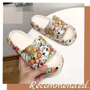 ZiShop รองเท้าแตะแบบสวม รองเท้าแตะพื้นนุ่มนิ่ม สุดๆ รองเท้าแตะสมีเอกลักษณ์โดนเด่น ใส่กันทั่วบ้าน และทั่วเมืองและน้อยกว่า💕