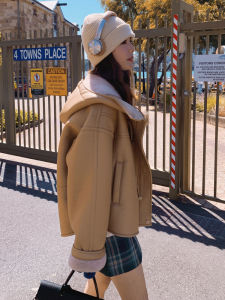 Womens Fleece Lined Hooded Thickened Short Leather Jacket Coat Warm Autumn Winter New Style Sheepskin Fur Integrated