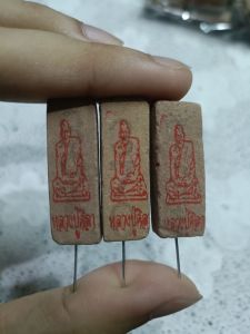 หวยปู่ศิลา พร้อมคาถาบูชา บรรจุ 100 แท่ง เลข 3 หลัก ผ่านพิธีการปลุกเสก ให้หวยแม่นมาก ถูกใบ้หวย ธูปให้โชค ตัวเลขคมชัด