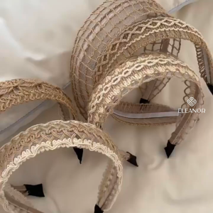 Băng đô cài tóc nữ Eleanor Accessories len dệt kim họa tiết hình đan ô phụ kiện tóc cài tóc 9942