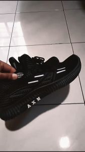 Sepatu Kets Pria Casual Olahraga Sneakers Cocok untuk Segala Aktivitas