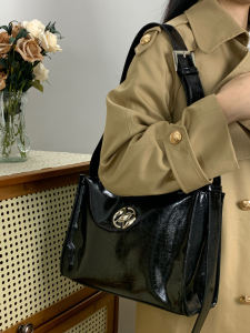 Elegant Silver Label Women's Tote Bag: A Large Capacity & Versatile Shoulder Crossbody Bag