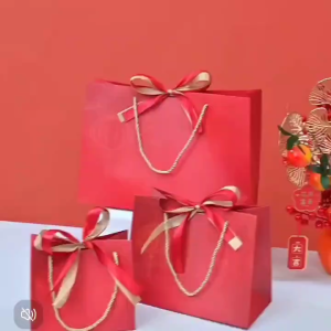 ถุงของขวัญตรุษจีน ถุงกระดาษใส่ของ ขวัญ รับไหว้ พร้อมริบบิ้นผูก ลายโคมจีน