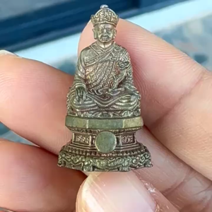 รูปหล่อกริ่ง หลวงปู่ไต้ฮงกง รุ่นฉลอง 100 ปี ปอเต็กตึ๊ง (เนื้อทองแดงชุบเงิน) พิมพ์ใหญ่ พิธีเสาร์ 5 กล่องเดิม