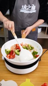 ของขวัญปีใหม่ เครื่องครัว Kitchen set ชุดเครื่องครัว 14ชิ้น ทนความร้อน กระบวย ทัพพี ที่คีบ ที่ตัก ซิลิโคนคุณภาพสำหรับทำอาหาร และกระบอกเก็บอุปกรณ์