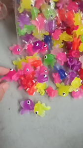 Đồ Chơi Cá Vàng Mắt Trố Nổi Trên Nước – Chất Liệu TPR Mềm Dẻo Mới Nhất 2025