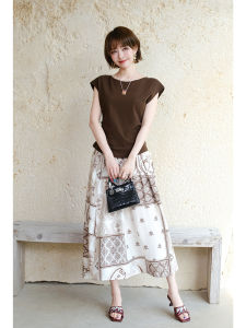 Elegant Melange Waist Accent T-Shirt and Holiday Print Skirt Set