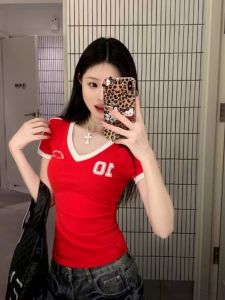 เสื้อยืดคอวีแขนสั้นทรงเข้ารูปสำหรับผู้หญิงในช่วงฤดูร้อน เสื้อผ้าทำงานสไตล์เกาหลี ทรงเข้ารูป แขนสั้น คอวี เสื้อผ้าทำงาน