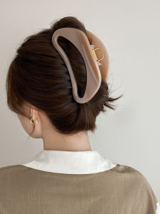 คลิปฉลามขนาดใหญ่ Retro Crescent กิ๊บติดผม สําหรับผู้หญิง Hollow Out ดีไซน์ เครื่องประดับผม สีเหลืองทองสดใส สีผมสําหรับผู้ใหญ่