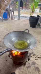 หนังแคบหมูไร้มันกึ่งสำเร็จรูป1กิโลกรัมแบบทอดเอง