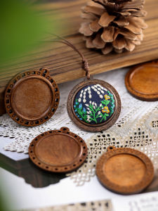 Handmade Embroidered Tie-Dye Necklace Base DIY Gemstone Wooden Base Brooch Pin Stand Fashion Jewelry Accessories