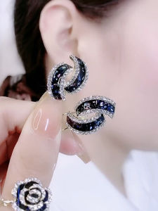 2024 New S925 Silver Needle Earrings Womens Korean Style Geometric Elegant Hoops out Fashion Jewelry Accessories