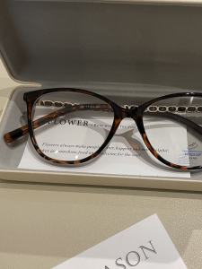 Zhaolu Black Frame Womens Glasses Anti-blue Light Large Frame Chain Optics to Make Your Face Look Smaller Fashionable Glasses