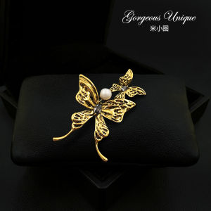 Elegant Vintage Gold Butterfly Brooch Pin Simple High-end Chest Flower Pin for Outerwear Accessories Fashionable Insect Pattern