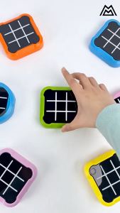 Tic Tac Toe เกมกระดานการศึกษามินิเกมคอนโซลสมาร์ท หมากรุกปฏิสัมพันธ์ระหว่างพ่อแม่และลูก ของเล่นไฟฟ้า