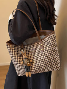 Trendy Ladies Canvas Tote Bag Large Capacity Shoulder Bag Commuter High Quality Plaid Design Soft Polyester Lining Zipper Closure