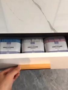 Hộp 200 tăm bông ráy tai ngoáy mũi 2 đầu to thân nhựa tăm bông que vệ sinh nặn mụn trang điểm người lớn trẻ em sơ sinh