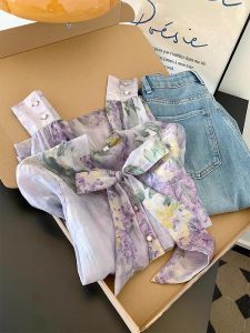 เสื้อเชิ้ตผู้หญิงแขนยาวลายดอกไม้สีม่วงบางพิเศษ เสื้อเชิ้ตลายดอกไม้ผูกโบว์ผีเสื้อ เสื้อเชิ้ตผู้หญิงทรงหลวมสไตล์เกาหลี