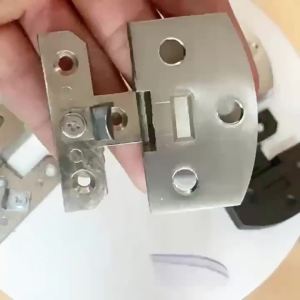 Bản lề inox cho cánh tủ kính dạng kẹp không khoét lỗ SHOPE