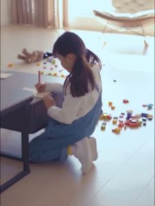 Kids Ergonomic Table and Chair Set Kids Table Desk Height Adjustable Children School Study Desk with Tilt Desktop / LED Light