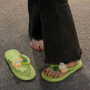 QKKshop    รองเท้าหูหนีบ มีพร้อมตัวติดดอกไม้สุดน่ารัก ดีไซน์เก๋ สีพาสเทล วัสดุคุณภาพดี แนะนำเลยของดี สวยสไตล์เกาหลี ราคาถูก สต็อกแน่ๆพร้อมส่งกดสั่งได้เลย