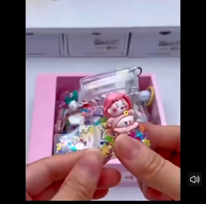 Gantungan Kunci Beg Kartun Comel Charm Beg Loket Hiasan Aksesori Hadiah Keychain  Keyring Cartoon Bag Hanging Gift卡通钥匙圈