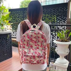 กระเป๋าสะพายหลัง หลายช่อง พิมพ์ลายการ์ตูน ผ้าแคนวาส ซักทำความสะอาดได้ สีไม่ซีด มีช่องด้านข้าง และด้านหน้า ขนาด 16 นิ้ว