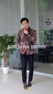 Kemeja Batik Pria Reguler Fit Motif ADHIJAWA BROWN Lengan Panjang Premium Bahan Katun Furing Solo