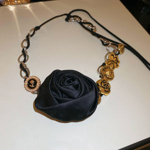 สร้อยคอรูปดอกไม้ไข่มุกเทียมหรูหรา สร้อยคอโซ่เกลียวแฟชั่น เครื่องประดับศิลปะวินเทจ สไตล์เกาหลี เครื่องประดับแฟชั่นสำหรับผู้หญิง