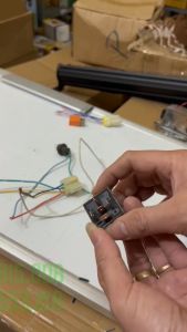 Rơ le 12v-24v. Rơ le 4 chân 5 chân trong 100A 2 tiếp điêm.