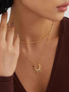 สร้อยคอทองคำสไตล์ฝรั่งเศสย้อนยุคสำหรับผู้หญิง สร้อยคอโซ่กระดูกไหปลาร้าเรียบง่าย ดีไซน์เรียบง่าย ดีไซน์ไม่ซ้ำใคร สร้อยคอโลหะผสม