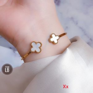 RinaXp- Gelang Bangle 2Clover Bunga Hitam dan Putih Titanium Terbaru Anti Karat
