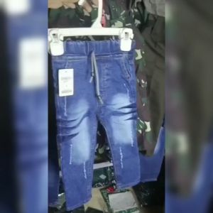 JEANS ANAK TEBAL LENTUR BANYAK MOTIF\\n\\n Apa Itu Jeans Anak Tebal Lentur?\\n\\nJeans anak tebal lentur adalah pakaian denim yang dirancang khusus untuk anak-anak. Jeans ini memiliki tekstur tebal namun tetap lentur, sehingga nyaman digunakan oleh anak-anak dalam berbagai aktivitas sehari-hari. Selain itu, jeans anak tebal lentur juga hadir dengan berbagai motif yang menarik dan trendi.\\n\\n Kelebihan Jeans Anak Tebal Lentur\\n\\nBeberapa kelebihan dari jeans anak tebal lentur antara lain:\\n\\n- Nyaman digunakan karena teksturnya tebal namun tetap lentur\\n- Tahan lama dan awet karena bahan yang digunakan berkualitas tinggi\\n- Hadir dengan berbagai motif yang menarik dan trendi\\n- Cocok untuk berbagai aktivitas sehari-hari\\n\\n Desain Jeans Anak Tebal Lentur\\n\\nJeans anak tebal lentur hadir dengan berbagai desain yang menarik dan trendi. Beberapa desain yang populer antara lain:\\n\\n- Desain jeans anak dengan kancing depan\\n- Desain jeans anak dengan celana pendek\\n- Desain jeans anak dengan kantong samping\\n\\n Pakaian Anak untuk Berbagai Aktivitas\\n\\nJeans anak tebal lentur merupakan pilihan yang tepat untuk berbagai aktivitas sehari-hari. Berikut beberapa jenis jeans anak yang cocok untuk berbagai aktivitas:\\n\\n Jenis Jeans Anak untuk Aktivitas Luar Ruangan\\n\\nJeans anak tebal lentur cocok digunakan untuk aktivitas luar ruangan seperti bermain di taman, bersepeda, atau berenang. Beberapa jenis jeans anak yang cocok untuk aktivitas luar ruangan antara lain:\\n\\n- Jeans anak dengan desain celana pendek\\n- Jeans anak dengan desain celana panjang yang longgar\\n\\n Pilihan Jeans Anak untuk Aktivitas Indoor\\n\\nJeans anak tebal lentur juga cocok digunakan untuk aktivitas indoor seperti belajar, bermain game, atau menonton TV. Beberapa jenis jeans anak yang cocok untuk aktivitas indoor antara lain:\\n\\n- Jeans anak dengan desain celana pendek\\n- Jeans anak dengan desain celana panjang yang longgar\\n\\n Jeans Anak Nyaman & Tahan Lama\\n\\nJeans anak tebal lentur merupakan pilihan yang tepat untuk anak-anak karena teksturnya tebal namun tetap lentur sehingga nyaman digunakan. Selain itu, jeans anak tebal lentur juga tahan lama dan awet karena bahan yang digunakan berkualitas tinggi.\\n\\n Kualitas Bahan Jeans Anak\\n\\nJeans anak tebal lentur menggunakan bahan denim berkualitas tinggi yang tahan lama dan awet. Bahan denim ini juga memiliki tekstur tebal namun tetap lentur sehingga nyaman digunakan oleh anak-anak.\\n\\n Cara Merawat Jeans Anak\\n\\nAgar jeans anak tebal lentur tetap tahan lama dan awet, berikut beberapa cara merawatnya:\\n\\n- Cuci jeans anak dengan air dingin\\n- Jemur jeans anak di tempat teduh\\n- Jangan gunakan pemutih saat mencuci jeans anak\\n\\n Desain Jeans Anak yang Trendi\\n\\nJeans anak tebal lentur hadir dengan berbagai desain yang menarik dan trendi. Berikut beberapa motif jeans anak yang populer:\\n\\n Motif Jeans Anak yang Populer\\n\\nBeberapa motif jeans anak yang populer antara lain:\\n\\n- Motif polkadot\\n- Motif garis-garis\\n- Motif kotak-kotak\\n\\n Tips Memilih Motif Jeans Anak\\n\\nBerikut beberapa tips memilih motif jeans anak:\\n\\n- Pilih motif jeans anak yang sesuai dengan selera anak\\n- Pilih motif jeans anak yang cocok dengan warna kulit anak\\n- Pilih motif jeans anak yang cocok dengan aktivitas sehari-hari anak\n}