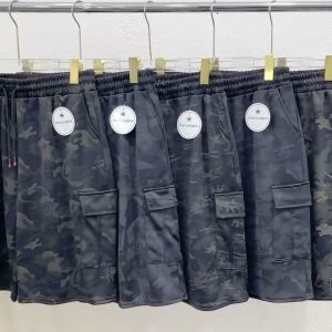 กางเกงขาสั้นคาร์โก้ผู้ชาย ผ้าหนาหลวม กีฬากลางแจ้งหลายกระเป๋าสำหรับผู้ชาย และกางเกงลำลอง